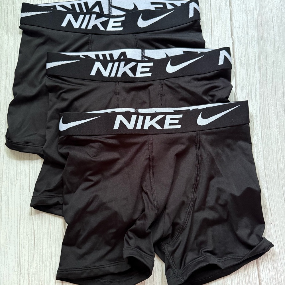 New Boy's NIKE Set Of 3 Boxer Brief Size M